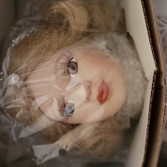 New In box!! Christmas Harmony Angel Porcelain Doll - Picture 3 of 8